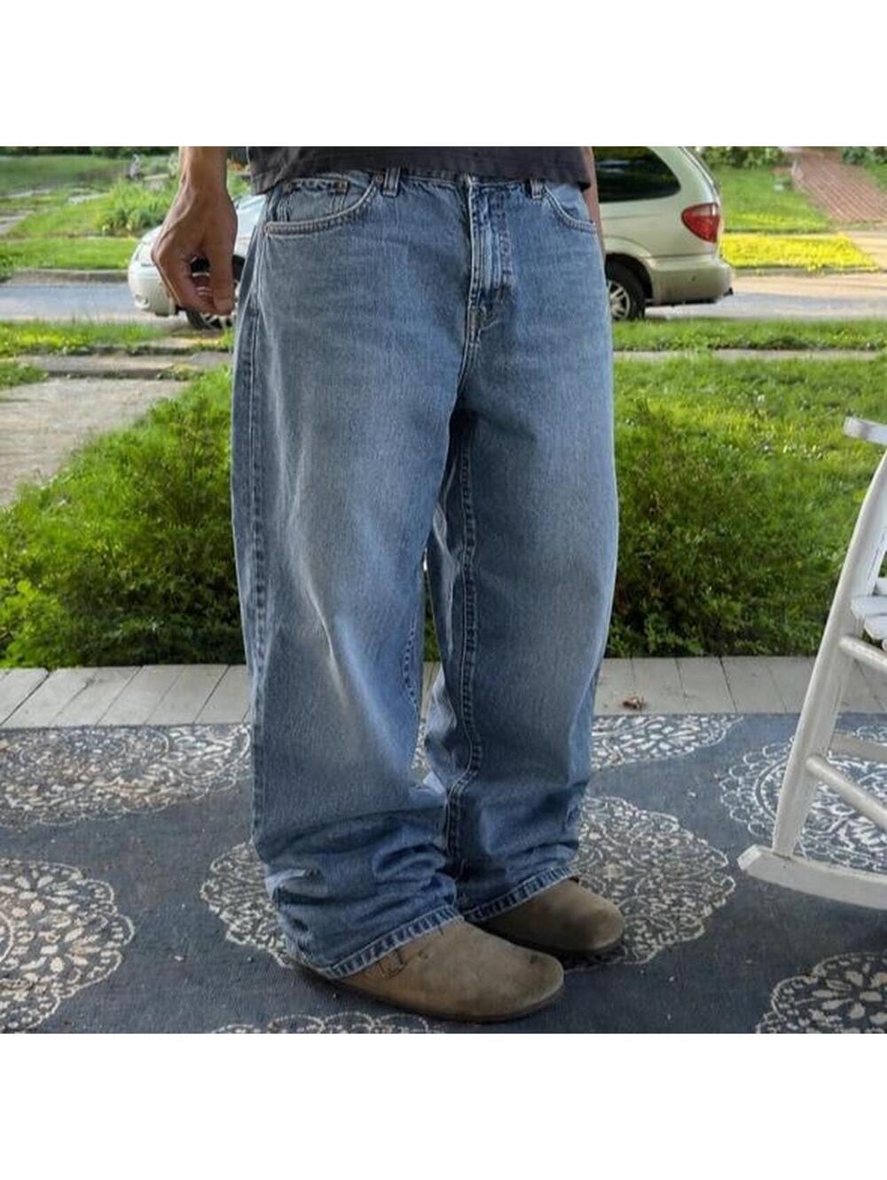 Fire pair of vintage baggy Wrangler jeans.